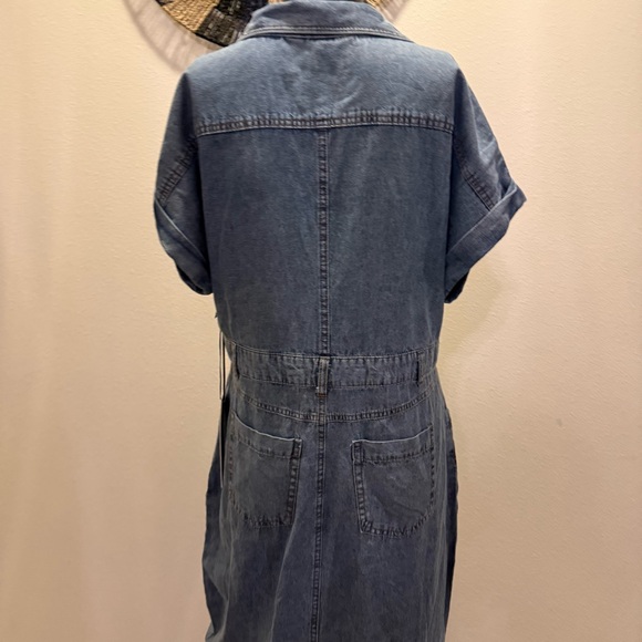 Stylish Denim Button-Up Midi Dress - Picture 4 of 14